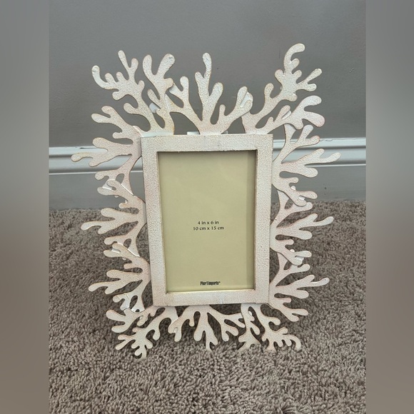 New in box pier 1 picture frame 4 x 6 table top coral beach ocean cream metal - Picture 11 of 11